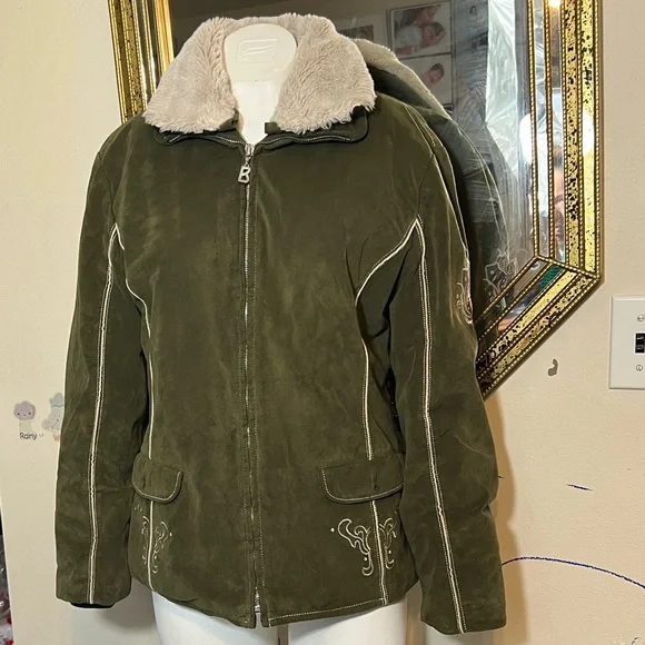 Vintage Bogner Olive Green Women's Ski Jacket with White Embroidery - Picture 10 of 16